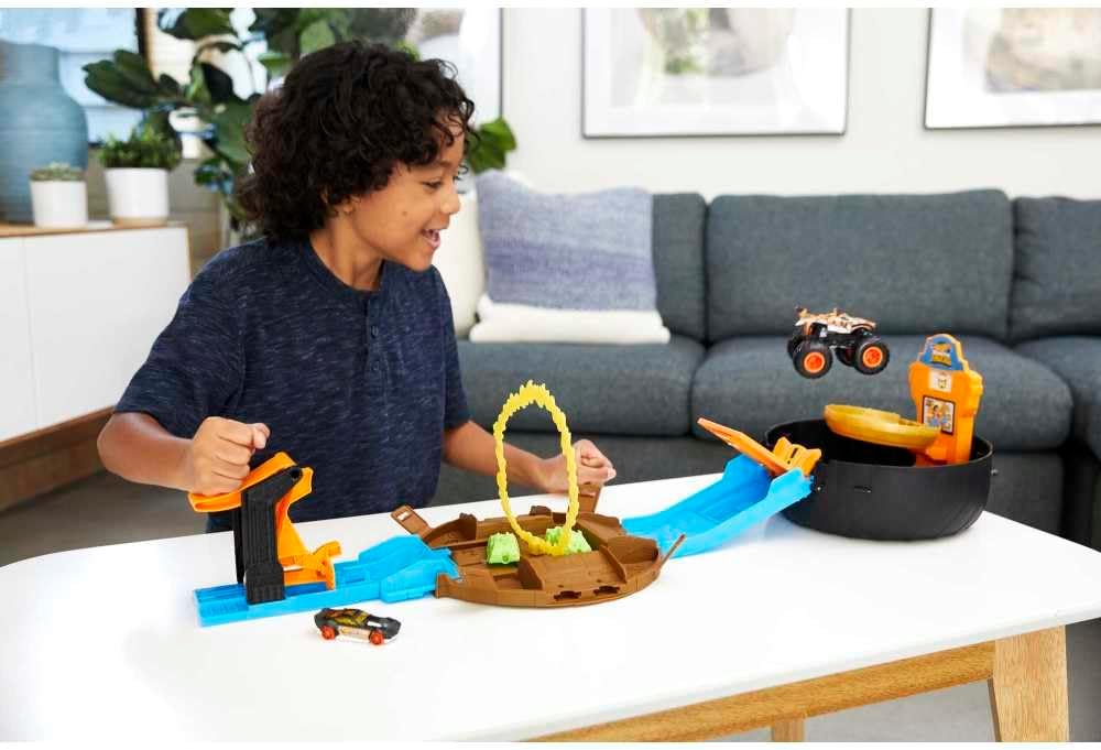 Hot Wheels Monster Trucks Stunt Tire Playset with 3 Trucks and 3 Cars
